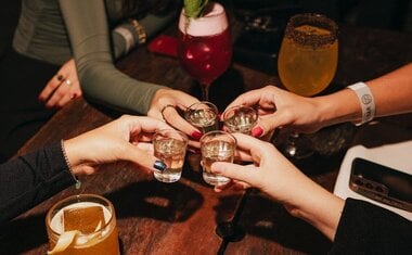 Imagem de destaque para 15 bares com benefícios para aniversariantes em São Paulo